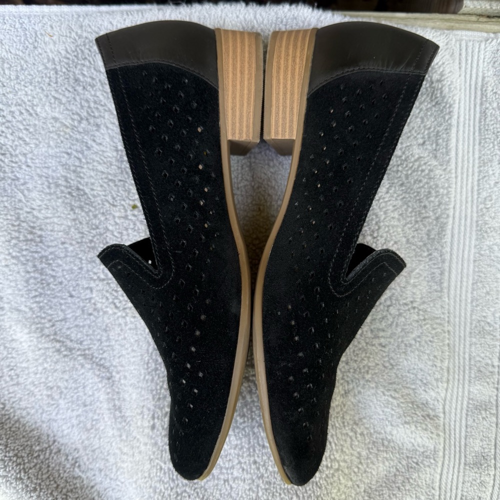 Clarks Black Suede Juliet Hayes Loafer Perforated Diamond Rubber Sole Size 8.5 M - Picture 3 of 15